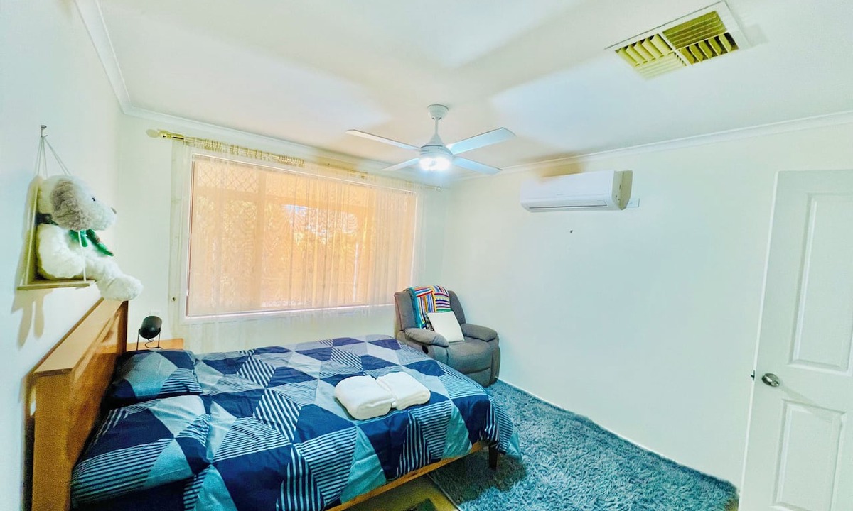 Forest Hill House | 1 Bedroom with Queen Bed and Split AC for your Comfortable Stay in Wagga Wagga