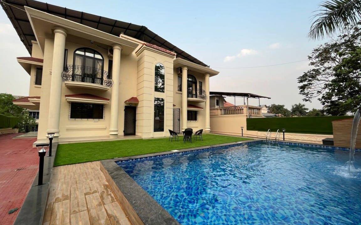 Lonavala Villa | 1200 m² Villa ∙ 8 bedrooms ∙ 25 guests