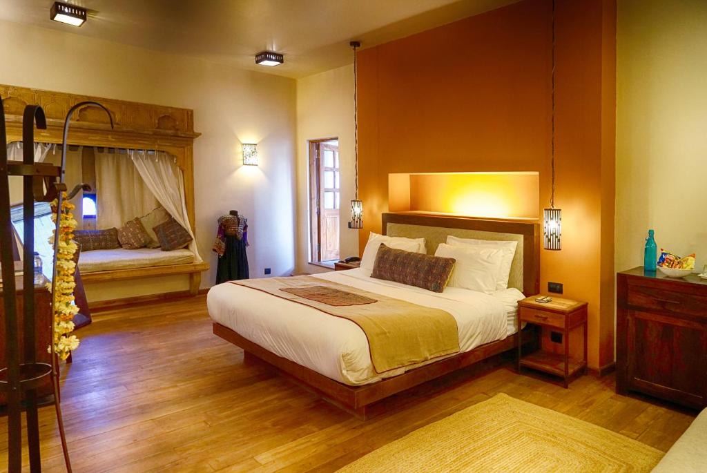Amar Sagar Pol Hotel | 1st Gate Home- Fusion