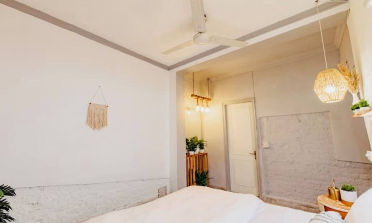 Hauz Khas Apartment | 2 BHK Gem by Hauz Khas Fort - Delhi's Heritage!