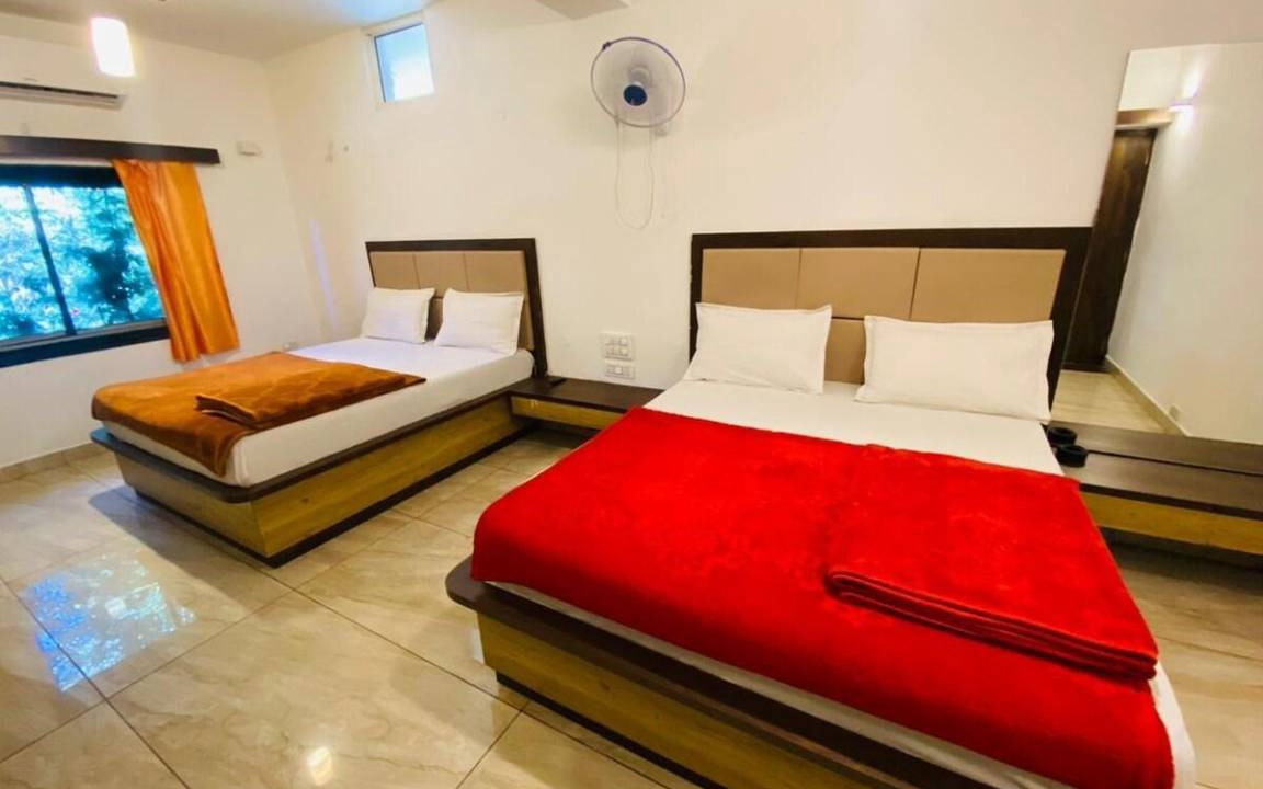 Mount Abu House | 232 m² House ∙ 3 bedrooms ∙ 14 guests