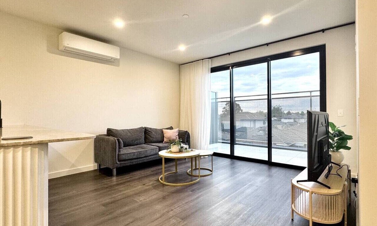 Clayton Apartment | 2BR 2BA Modern Manor House - Steps from Monash Uni