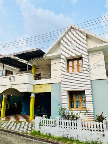 Alwaye House | 3BHK Spacious Villa near Rajagiri Hospital