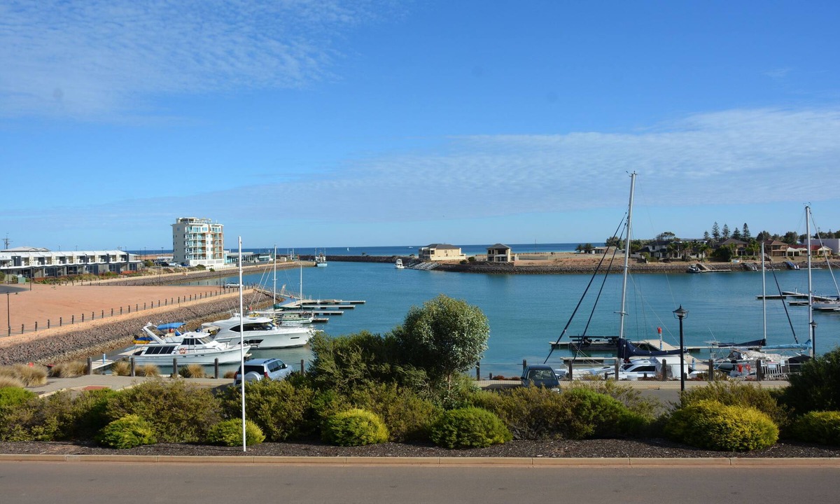 Wallaroo House | 4 bedroom home, sleeps 10 located in the Marina with Awesome Views