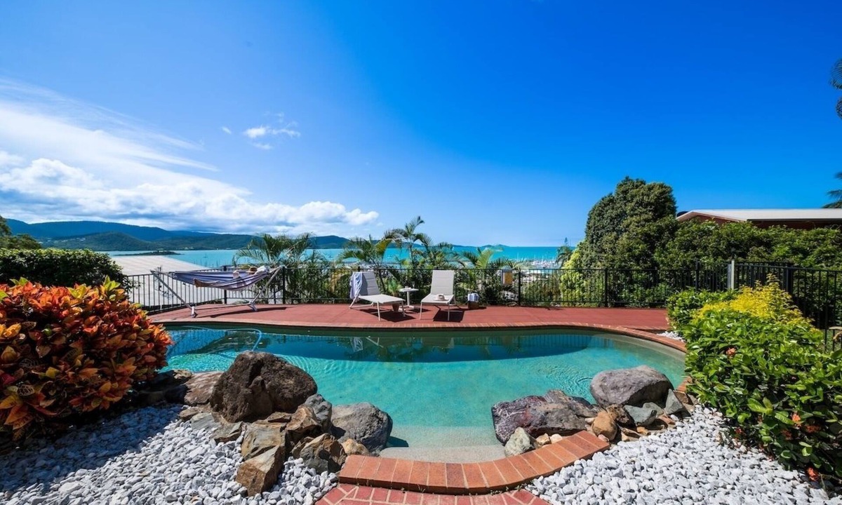 Airlie Beach House | 4-bedroom home with a pool and sweeping views of the Coral Sea Marina