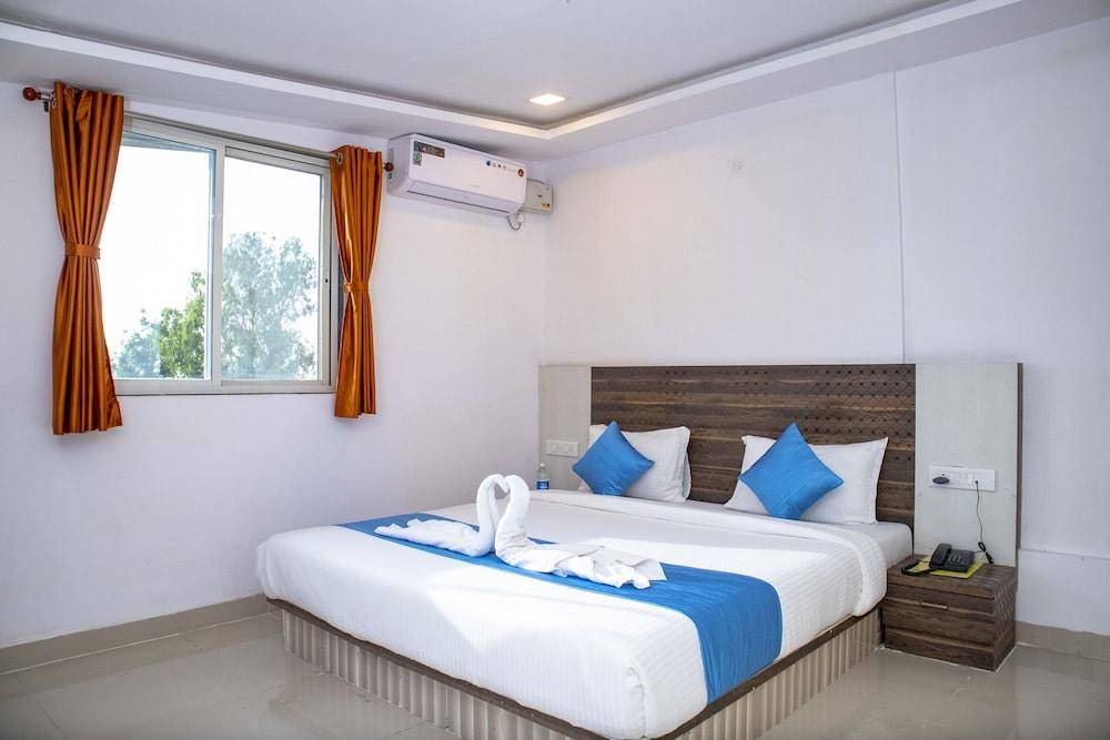 Wai Hotel | 400 m² Hotel ∙ 3 guests