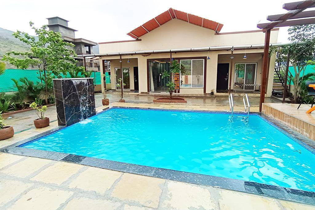 Lonavala House | 4000 m² Bungalow ∙ 2 bedrooms ∙ 6 guests