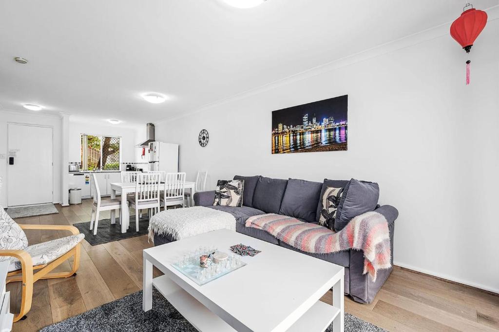 South Perth Apartment | 6 Light Bright Home in South Perth