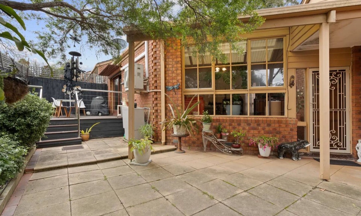 Mont Albert Villa | A leafy retreat only a skip and jump away from the lively city of Boxhill.