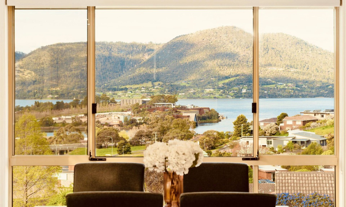 Rosetta House | A sunny house with stunning water views in Rosetta