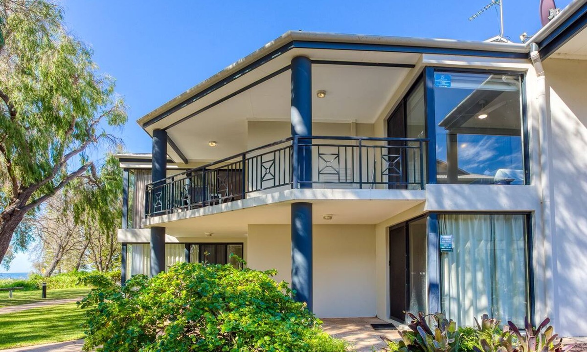Broadwater House | Absolute Beachfront Villa – Best Views in Cape View Resort
