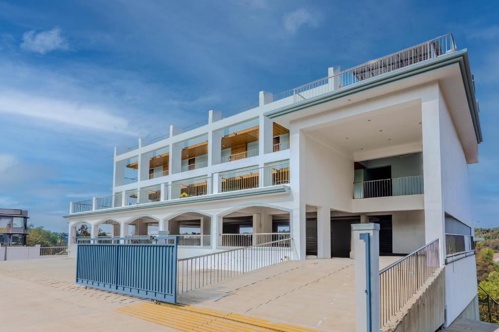 Dabolim Villa | ALAYA STAYS Midpoint UMA Pet-Friendly 7 BHK Villa Pool and Entertainment