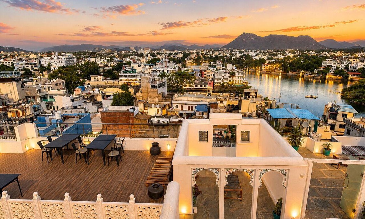 Lake Swaroop Sagar Hotel | Amoraya — A Lake View Heritage Haveli (Old City Udaipur)