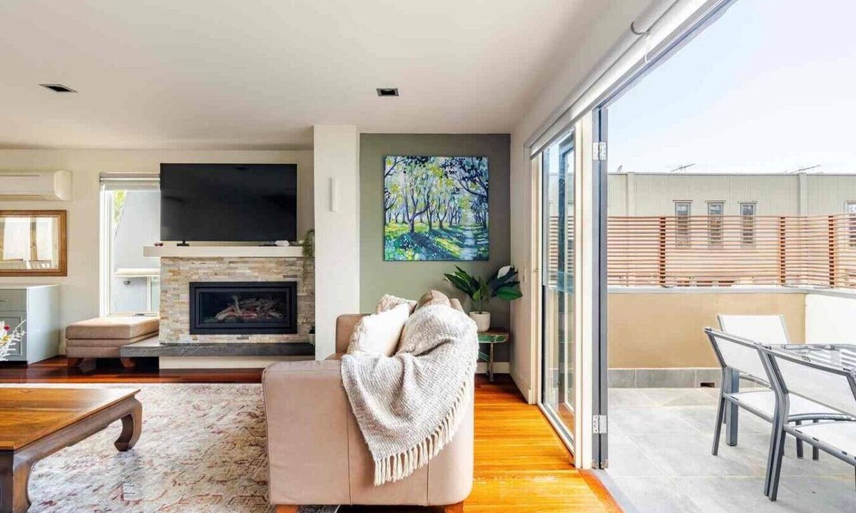 Richmond North Apartment | An Exceptional Richmond Stay 15min walk AAMI n MCG
