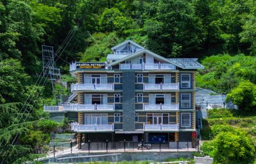 Burwa Hotel | Aranya Retreat Majhach
