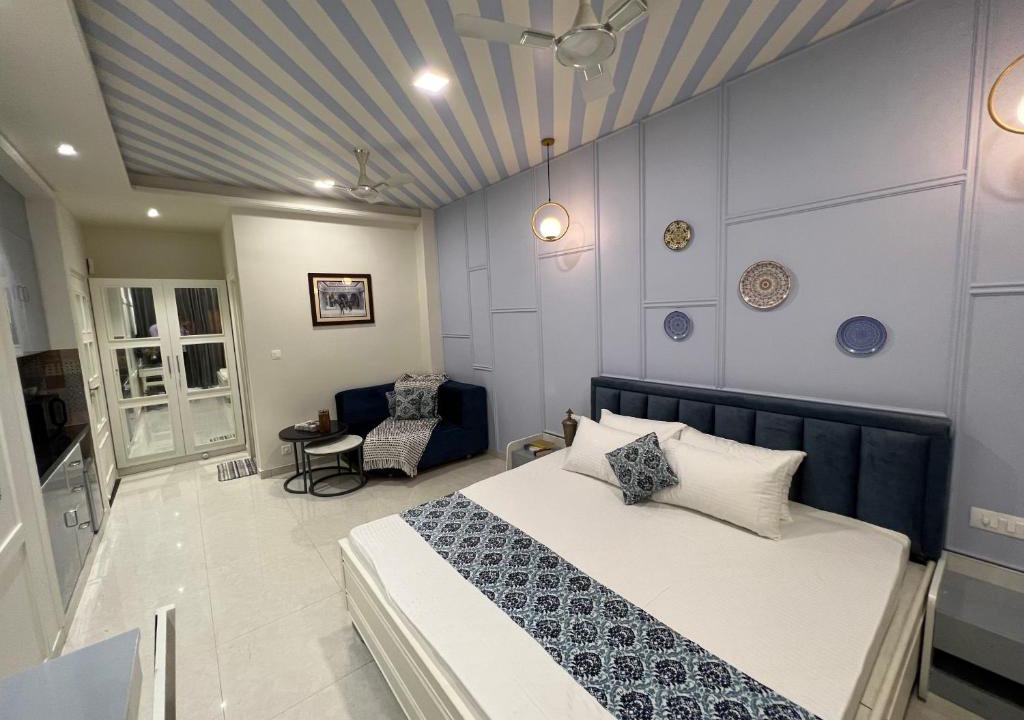 Pink City Apartment | Ardra Studio Apartment Compact Stay with Workspace MI Road Jaipur
