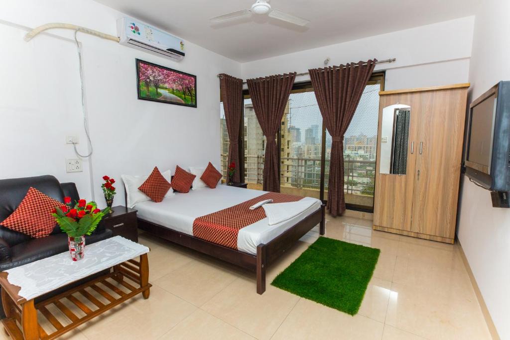 Andheri West Bed & Breakfast | Aristo Room, Apartment - Homestay near Kokilaben Dhirubai Ambani Hospital for family only,