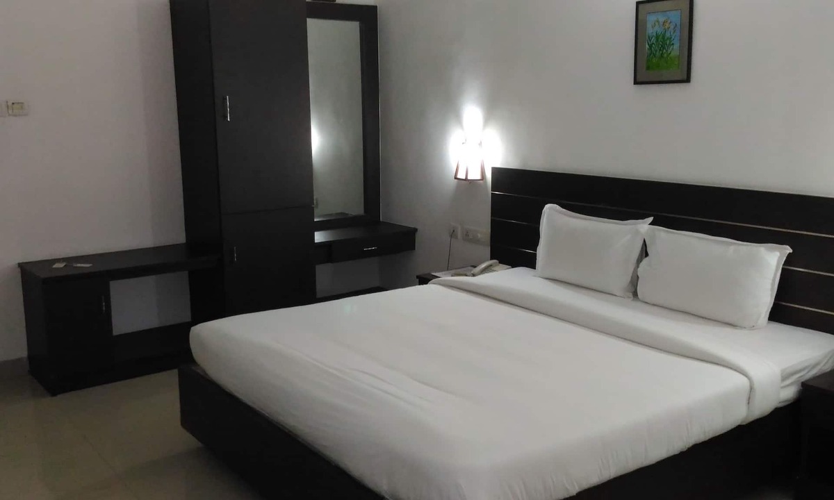 Palayam Hotel | Aroma Classic Days