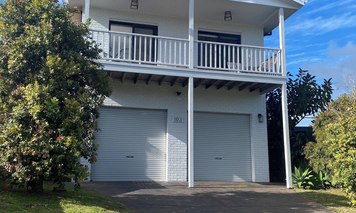 Rosebud House | Avenues Getaway ~ King beds, pet friendly and always happy guests.