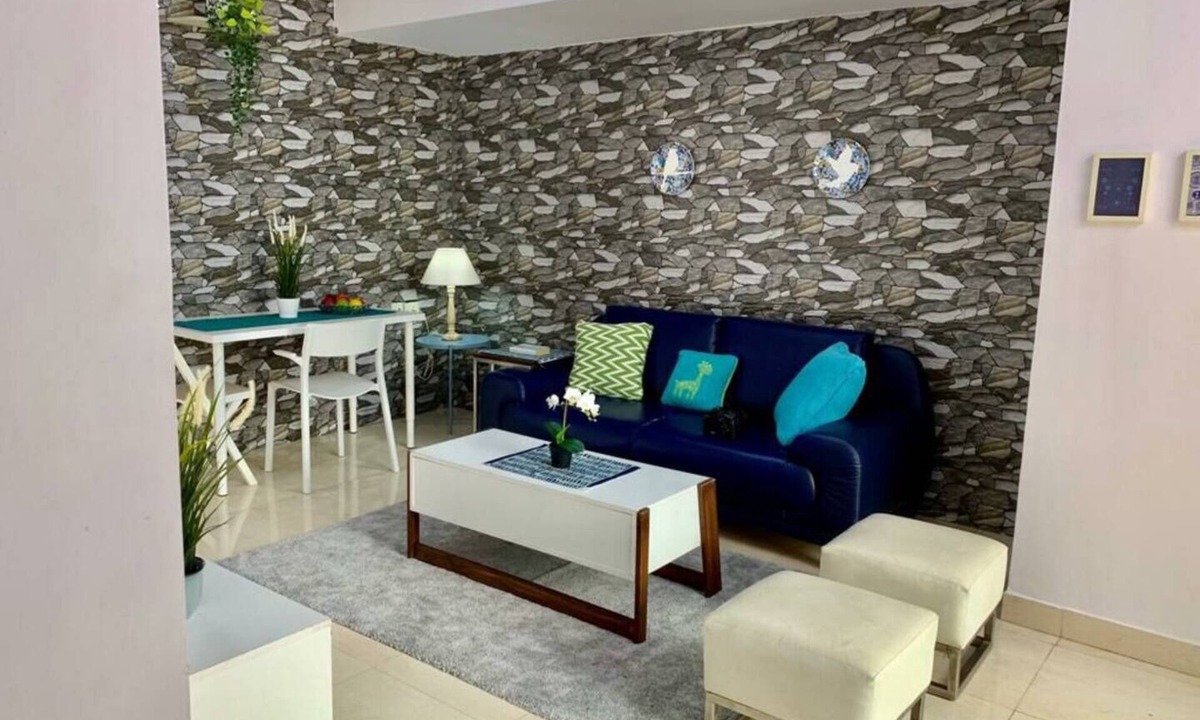 Pali Hill Apartment | Bandra beauty 2 bed 1 Bath within walkable distance to Sea with Parking