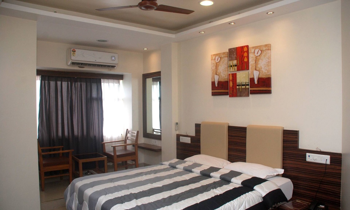 Dadar Hotel | Bandra Residency