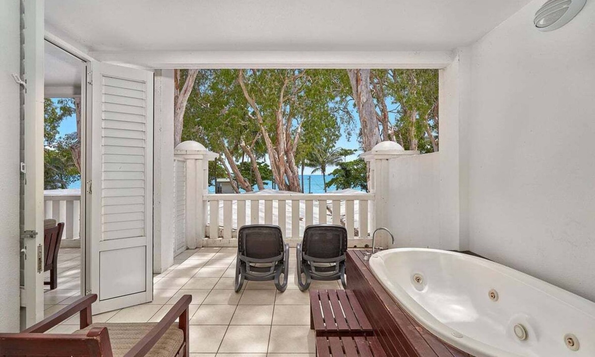 Palm Cove Apartment | Beach Club 3 Bedroom Oceanview Apartment Palm Cove