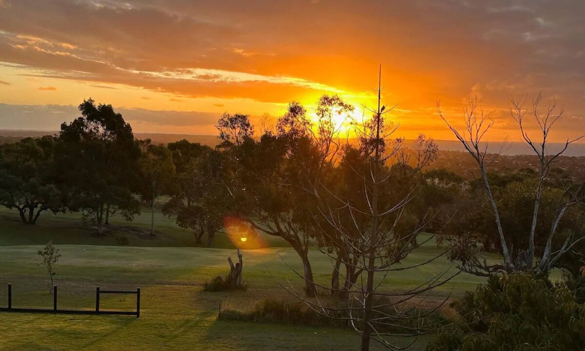 Rosebud House | Beaches/Family Getaway/Amazing views/Golf/Wineries/Hot springs.