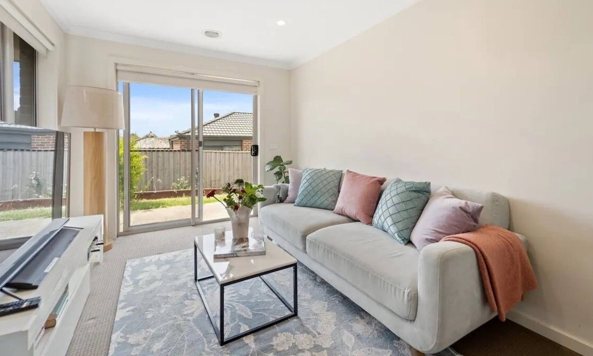 Mernda House | Bespoke Modern Home Self Check-In & Parking