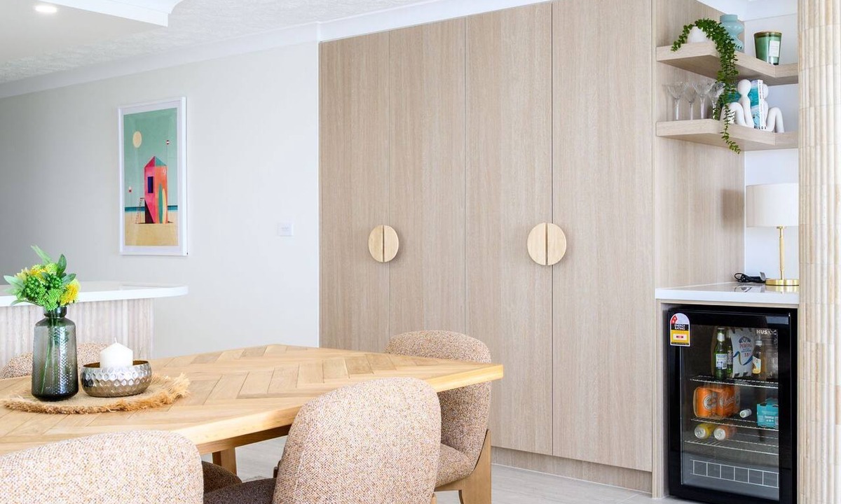 Bilinga Apartment | Bilinga Beach Living - Absolute Beachfront Luxury - Linen Provided - Min. 3 Night Stays