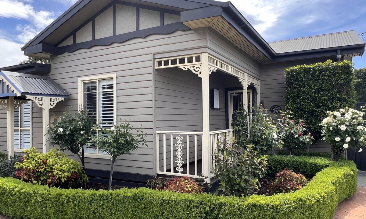 Traralgon House | BLACKSMITHS LANE 2 BEDROOM Gorgeous ultra clean 2 Bedroom/2 Bathroom cottage.