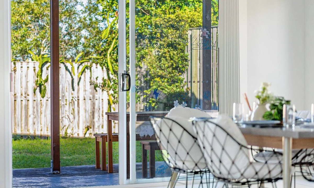 Pimpama House | Blanco Haus - Sweet Family Escape near Theme Parks