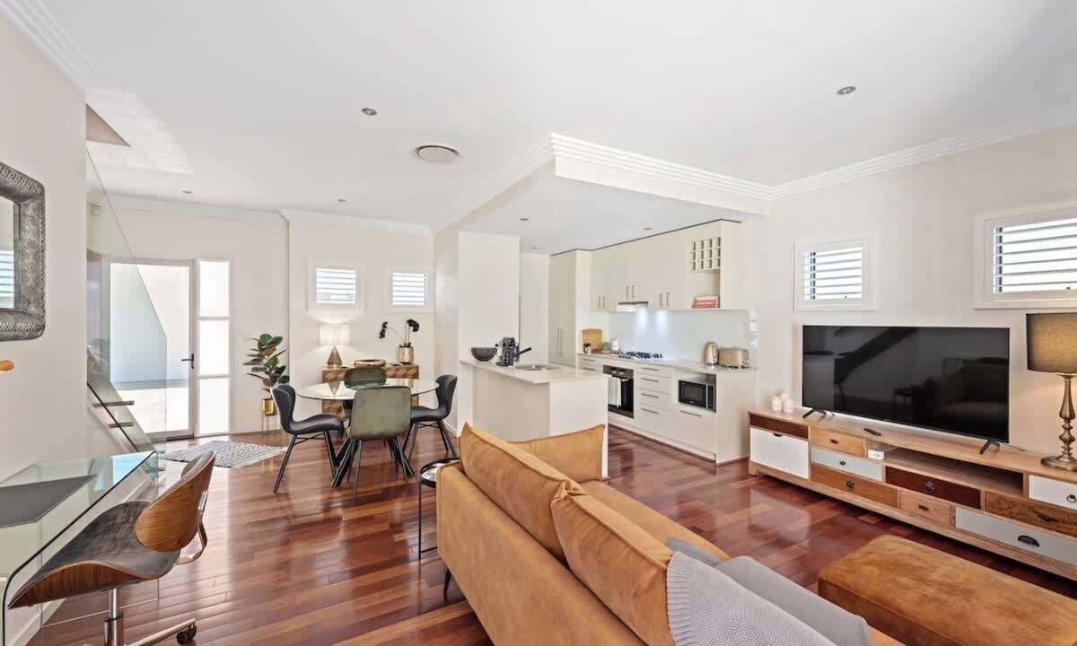 Bulimba Condo | Blissful Bulimba ~ 3Bed/2.5Bath/1Car ~ Townhouse