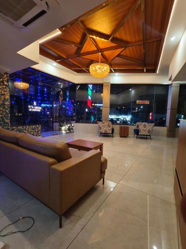 Perintalmanna Hotel | Blue Diamond Residency