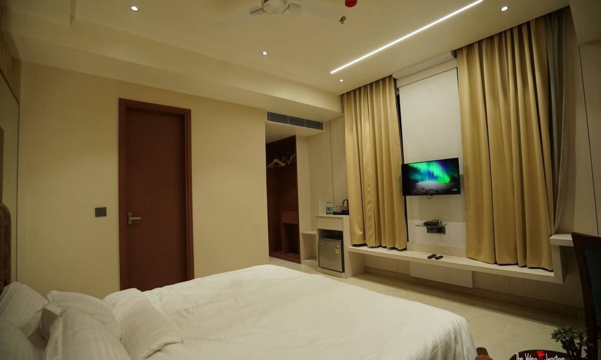 Greater Noida Hotel | Blue Diamonds Inn