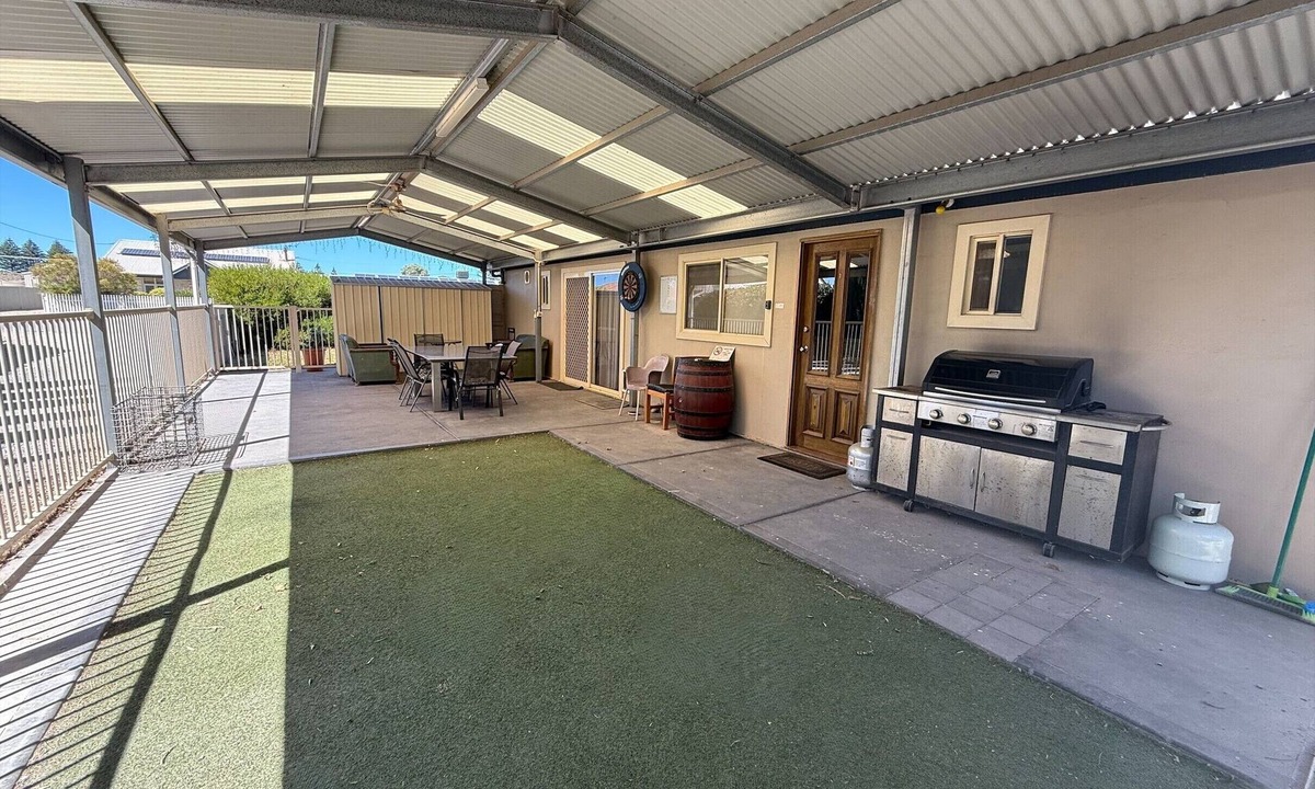 Port Vincent Apartment | Blue Line Unit 1 Great Location! Close to amenities! Off Peak Special!