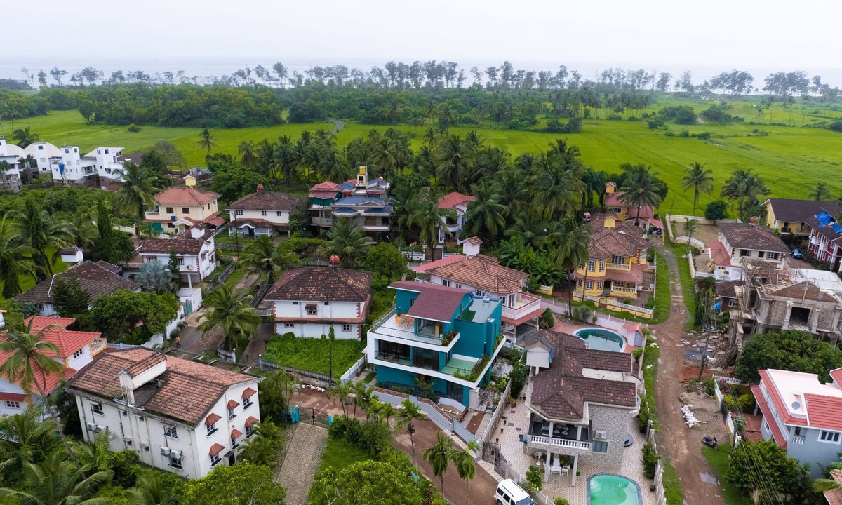 Fatona House | BRAND NEW VILLA LARGE POOL 5 STAR AMENITIES WALKING DISTANCE TO BEAUTIFUL BEACH