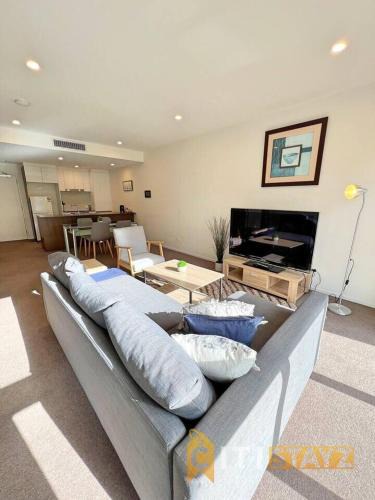 Braddon Apartment | Bright 1BD with Private Office - Braddon