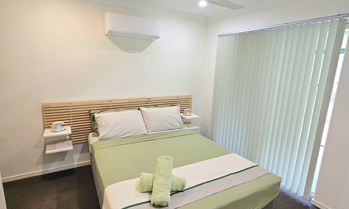 Redlynch House | Bright & Spacious Family House in Redlynch, Cairns - Close To All Amenities