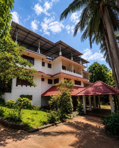 Vazhavatta House | Canopy and Cloves Resort