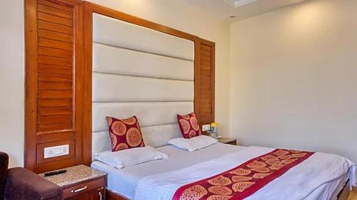 The Mall Road Hotel | Celebrate Vacation Hotel Near Mall Road