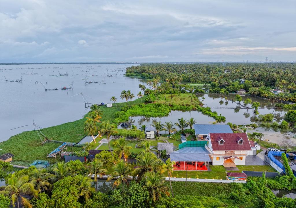 Kumbalam House | Celestiah Lakeshore Kochi by VOYE HOMES - Peaceful Backwater Stay in Kumbalangi