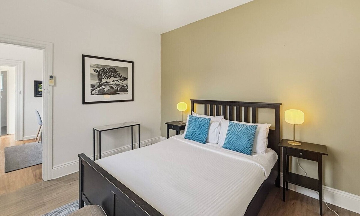 North Sydney Apartment | Charming 1 bedroom, park adjacent. city 5 minutes