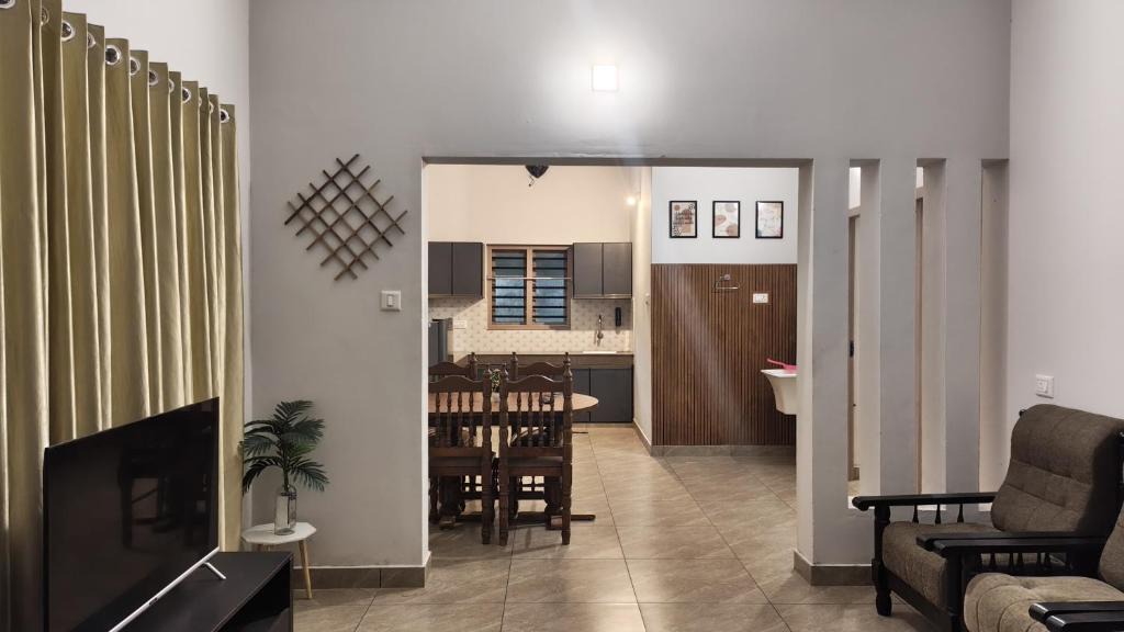 Kumbalam Apartment | Cheruthodath Apartments - Serviced Apartments & Rooms Near VPS Lakeshore Hospital