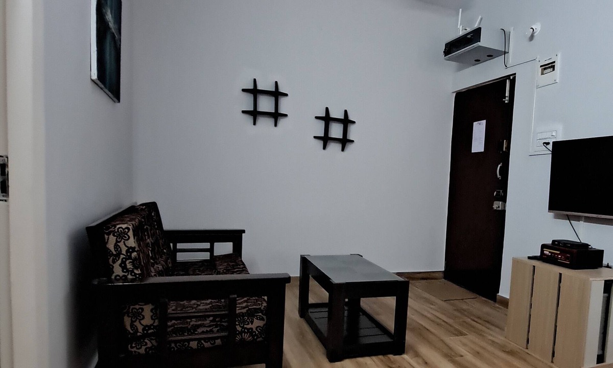 Embassy Golf Links Business Park Apartment | Chez Oly fully furnished set in a quiet, green neighborhood & centrally located!