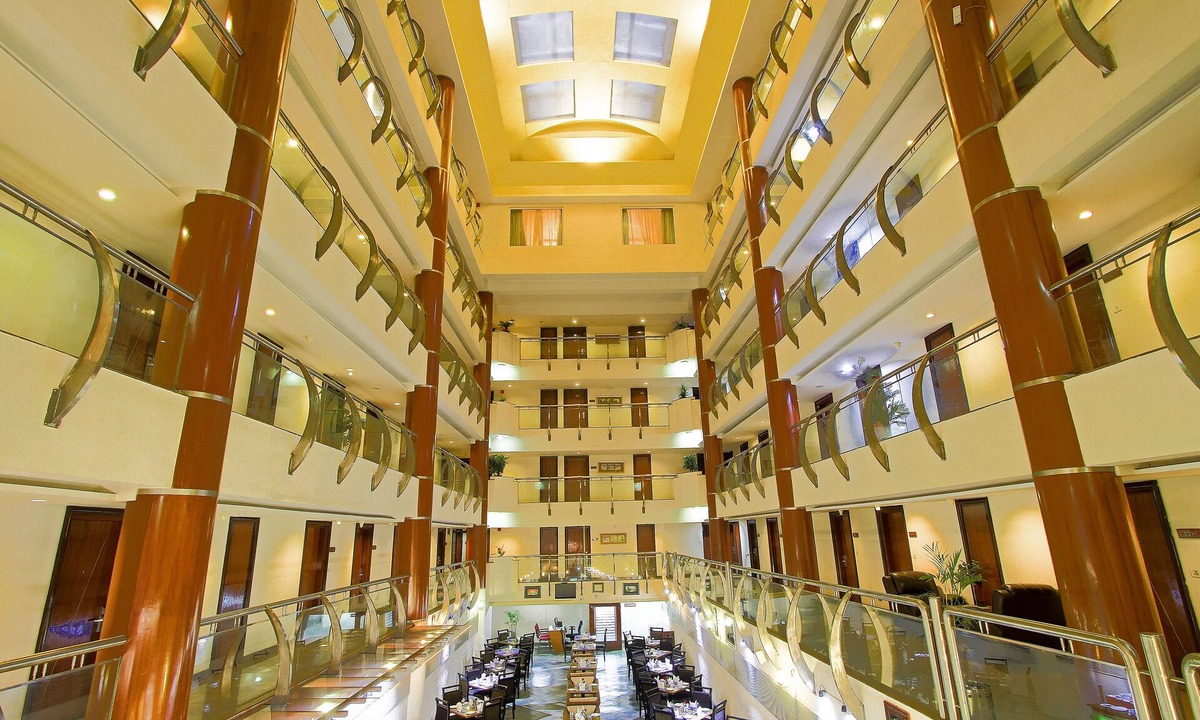 Gandhi Nagar Hotel | Citadel Sarovar Portico Bengaluru