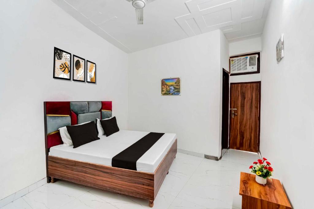 New Delhi Hotel | Collection O Burari Post Office