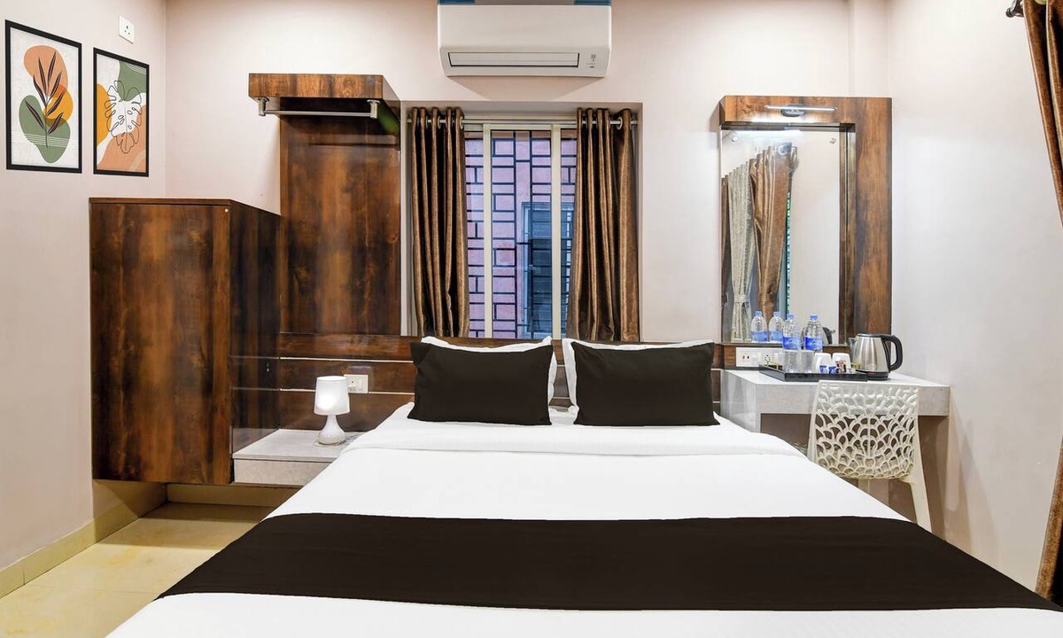 New Town Hotel | Collection O New Town Near OM Sweets