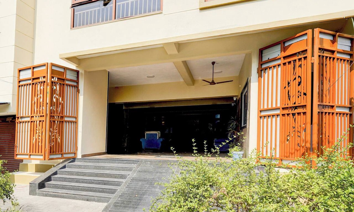 Vellore Hotel | Collection O Vellore Near CMC Hospital