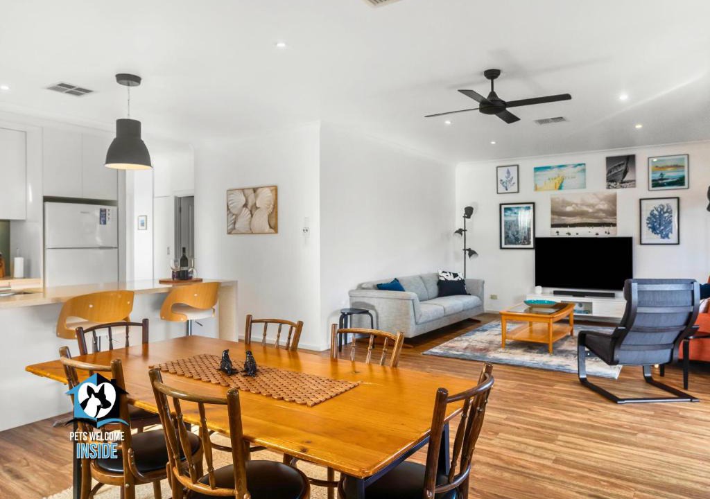 Encounter Bay House | Contemporary Lakeside Stunner 3 bedrooms and jetty