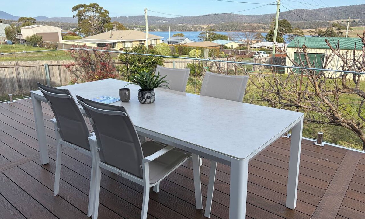 Triabunna Cottage | Cosy Coastal Cottage close to Maria Island Ferry CURRENTLY UNDER RENOVATION